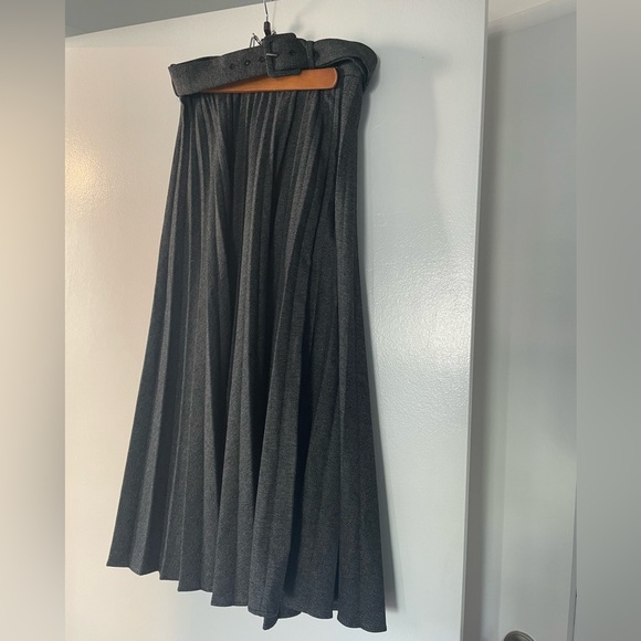 Zara pleated maxi skirt - Picture 2 of 5